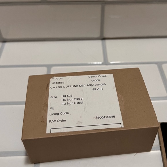 NIB Burberry Cufflinks - Picture 6 of 7